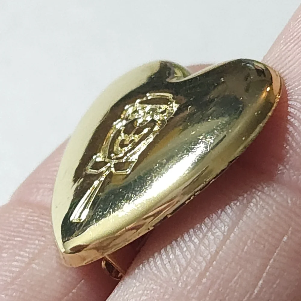 Warner Brothers 2010 Gold Plated Yogi Bear Heart Brooch Soild Heavy Heart Pin